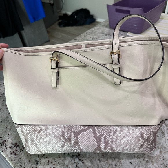 Michael Kors purse - Picture 2 of 8